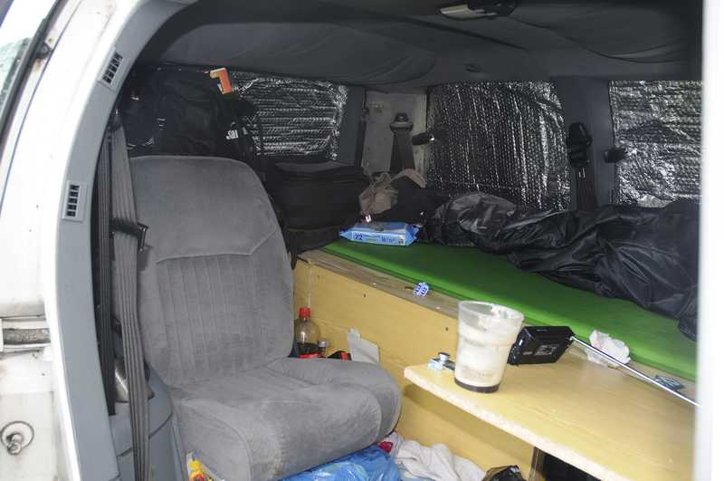 Sleeping in a Minivan ??? 36_lit
