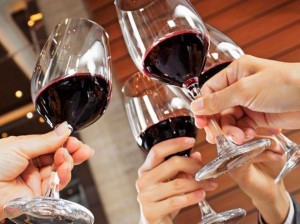 Beneficios del vino tinto para la salud Brindis-vino-300x224