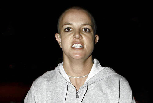 Off Topic: Nuestras cosas :: Bow down Bitches!!! - Página 13 Britney-spears-with-shaved-head