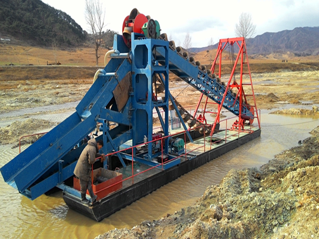 Attrezzature miniere d'oro necessarie per l'operazione estrazione Dredger%20with%20sluice_%E5%89%AF%E6%9C%AC