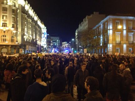 Choques entre la policía y los grupos que querían rodear el Congreso 1387047192-a455b9aa852c3e2b210fc5c88af4c4ca