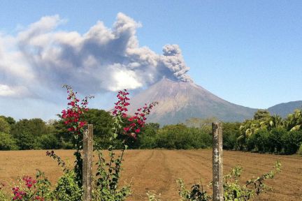 Erupcion del Volcan San Cristobal 1356546392-f6fb114d1c5e815f5b0829e1c007775c