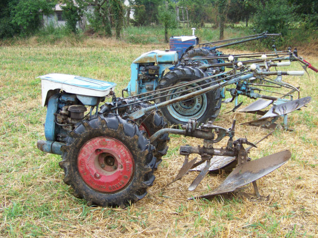  Batteuse et vieilles mécaniques entre amis Owi35a