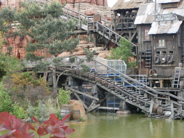 [Rumeur] Projet d'augmentation de capacité des trains de Big Thunder Mountain - Page 2 Enw98b