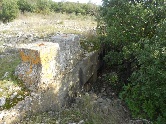 courbessac - Bunker commandement d'aérodrome : Nîmes - Courbessac (30) 18clpq