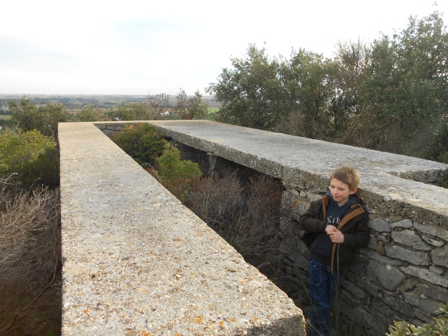 courbessac - Bunker commandement d'aérodrome : Nîmes - Courbessac (30) J8xnrd