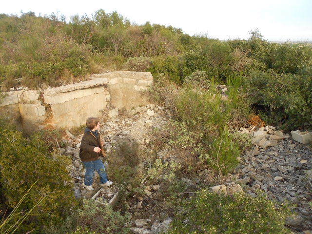 courbessac - Bunker commandement d'aérodrome : Nîmes - Courbessac (30) Re6tnu