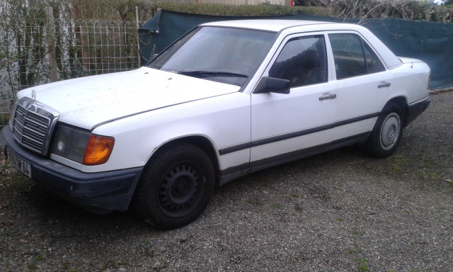 VEND W124 200d  P5cu5r