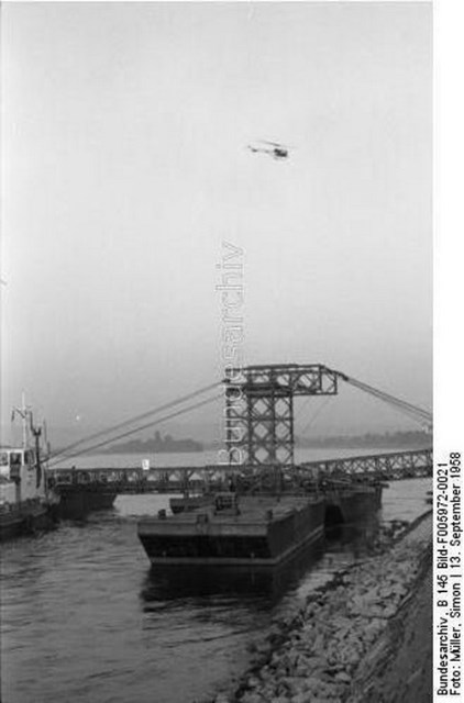 Pont BAILEY sur Barges des Pionier de la Bundeswehr 13 sept 1958 Canal de KIEL  Ei80rf