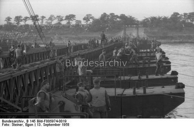 Pont BAILEY sur Barges des Pionier de la Bundeswehr 13 sept 1958 Canal de KIEL  Vcf71d