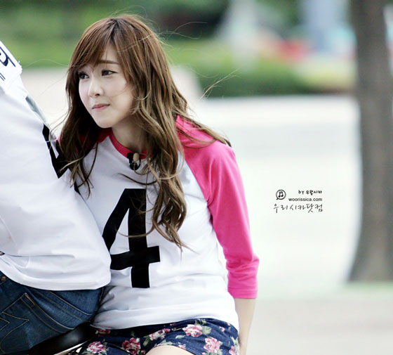 [صور] صور جديده من برنامج Running Man   Running-man-jessica-6