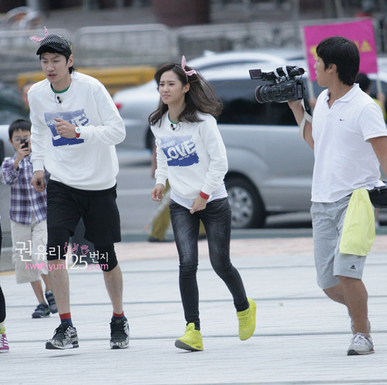 [صور] صور جديده من برنامج Running Man   Running-man-yuri-5