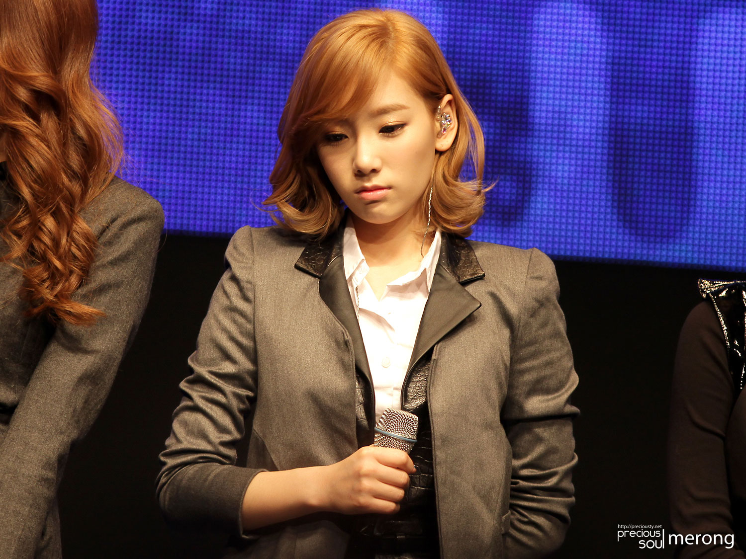 تقرير عن فرقة Girls Generation الملقب بـــ SNSD    Taeyeon-coway-concert-21