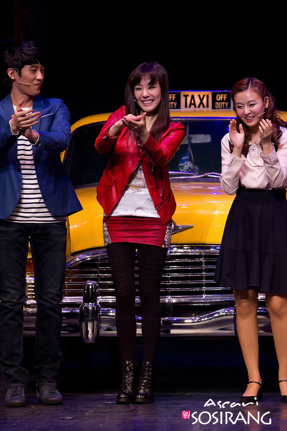 [pic][23-12-2011] Tiffany trong vở nhạc kịch "FAME" Tiffany-fame-musical-28