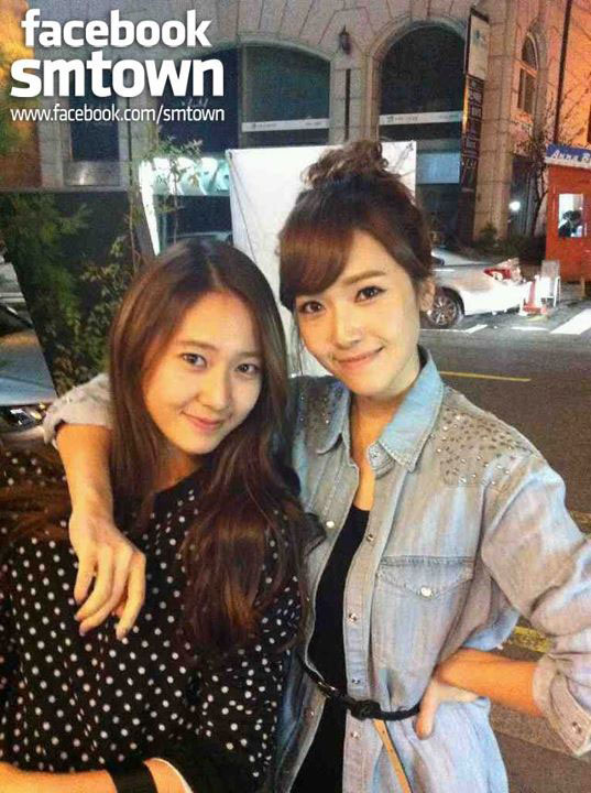 [PICS][1-1-2012] Bức ảnh năm mới của Jung sisters Jessica-krystal-jung-2