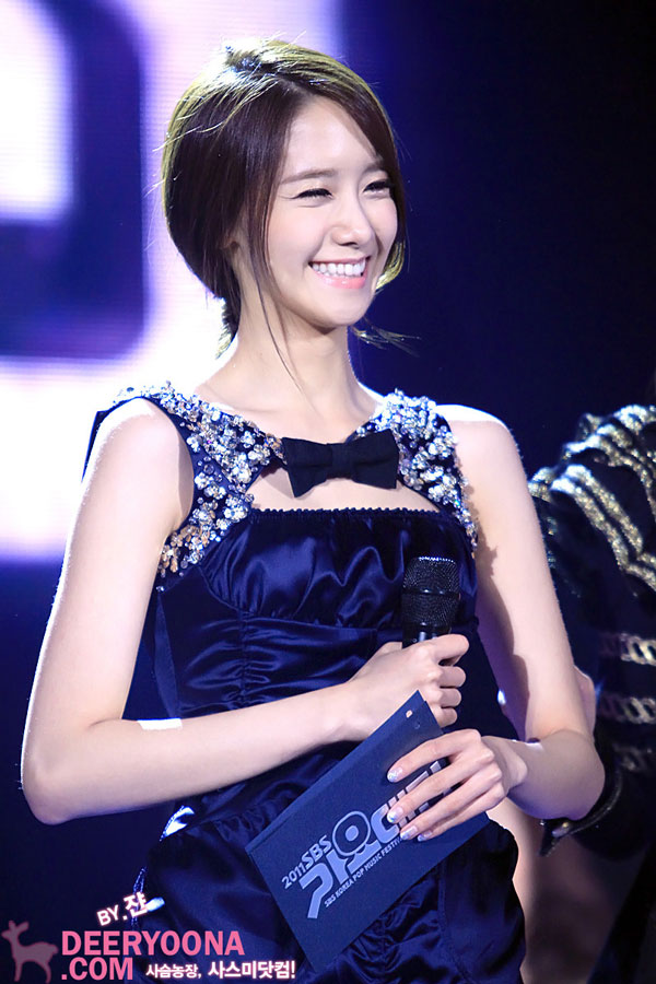 [PICS][05-01-2012] MC Yoona tại SBS Gayo Daejun 2011 Yoona-sbs-gayo-daejun-7