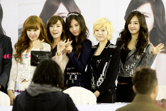 {PICS} 110312 Sunny J.estina fan-signing event Sunny-jestina-fansign-4