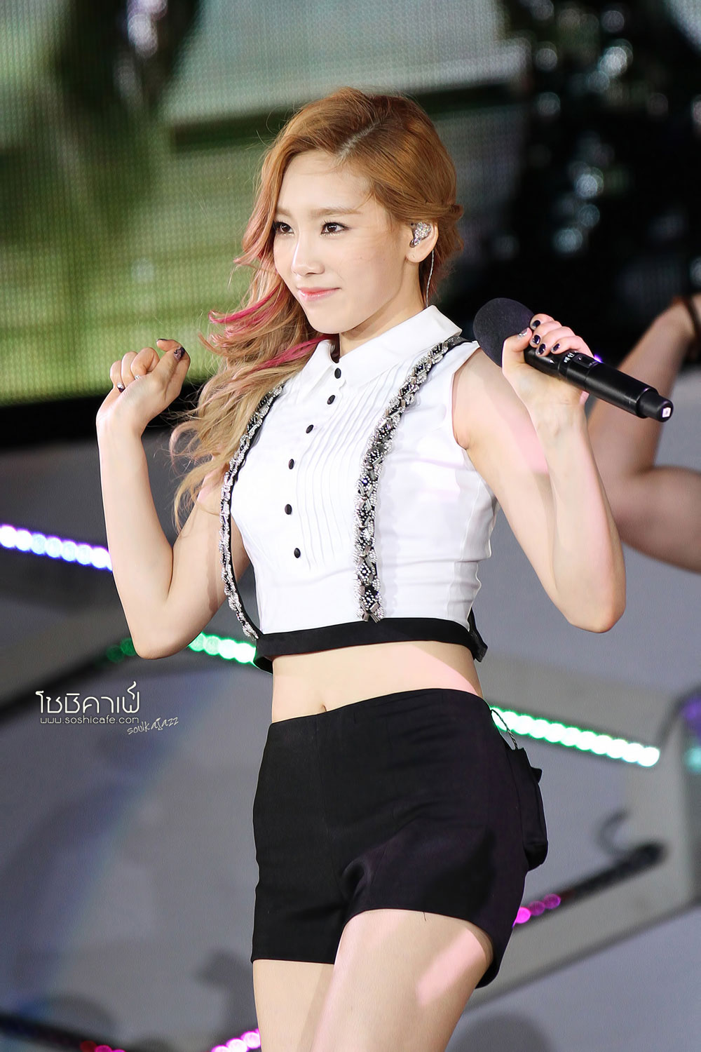 A nous les petites coréennes ! - Page 7 Smtown-taiwan-taeyeon-4