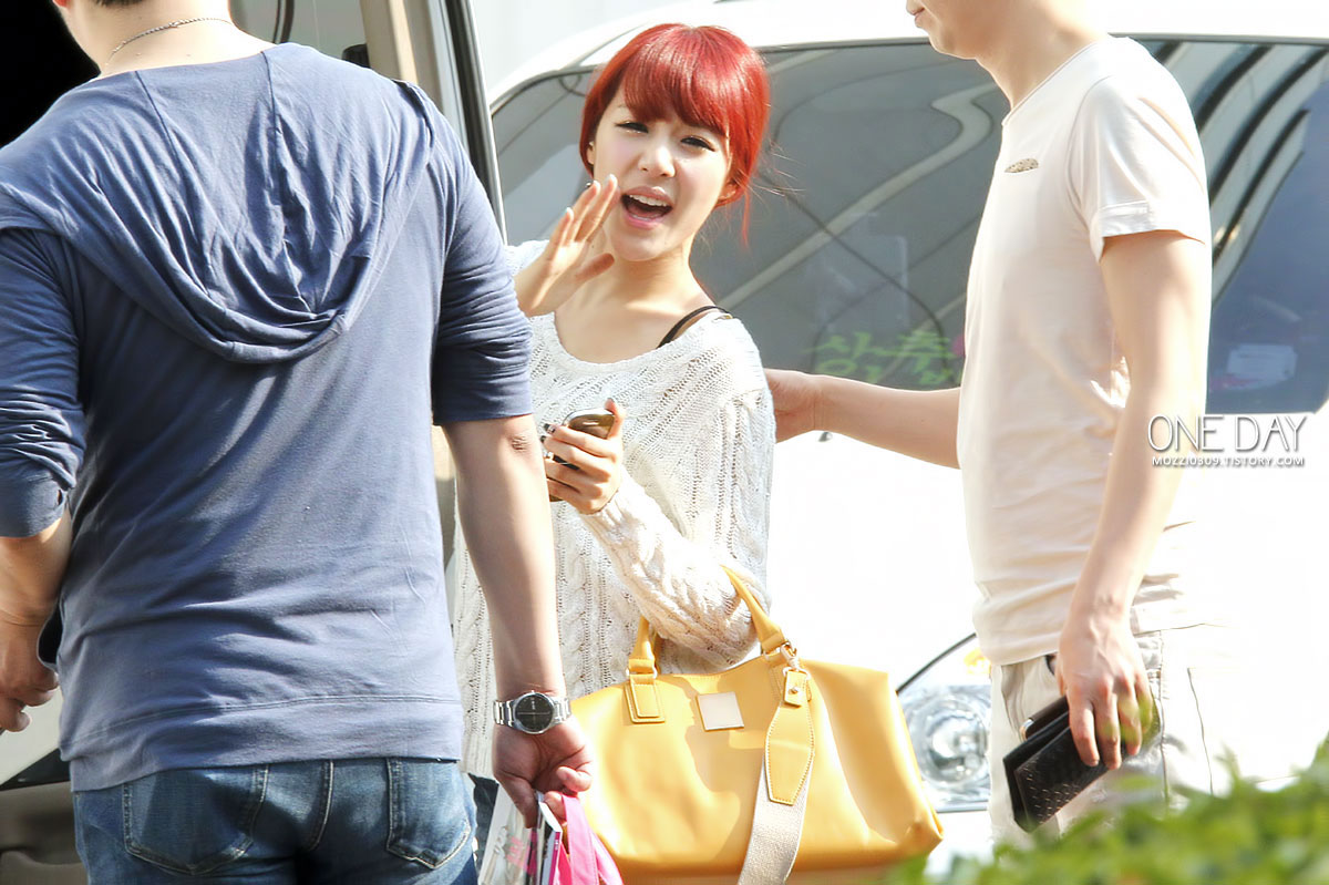 [SNSD][TỔNG HỢP] SNSD @airport Taetiseo-sbs-inkigayo-3