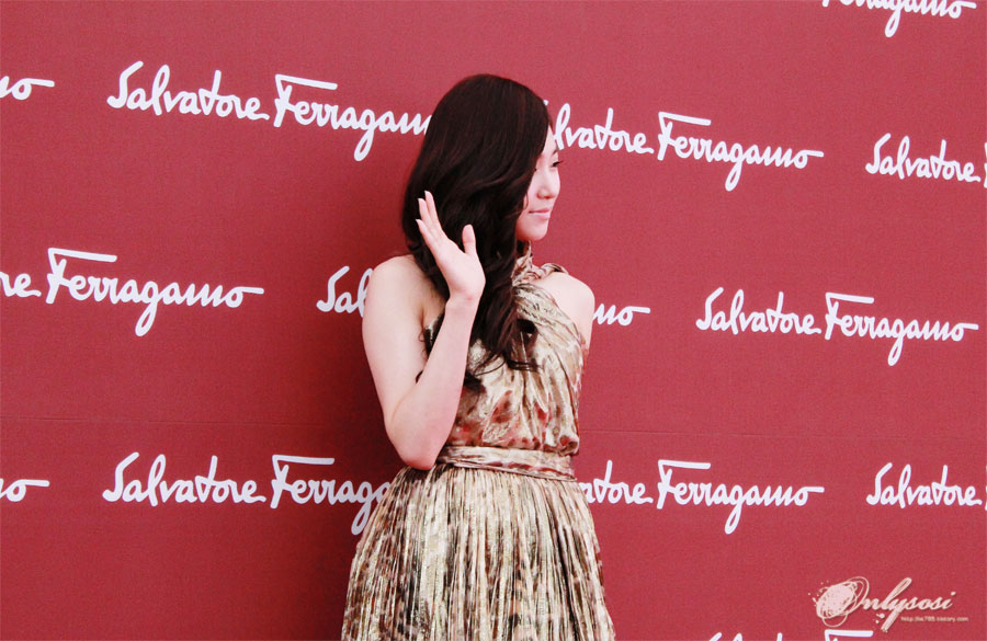 [FANYISM] [VER 4] Eye Smile(¯`'•.¸ Hoàng Mĩ Anh ¸.•'´¯) ♫ ♪ ♥ Tiffany Hwang ♫ ♪ ♥ Ngơ House - Page 2 Tiffany-salvatore-ferragamo-3