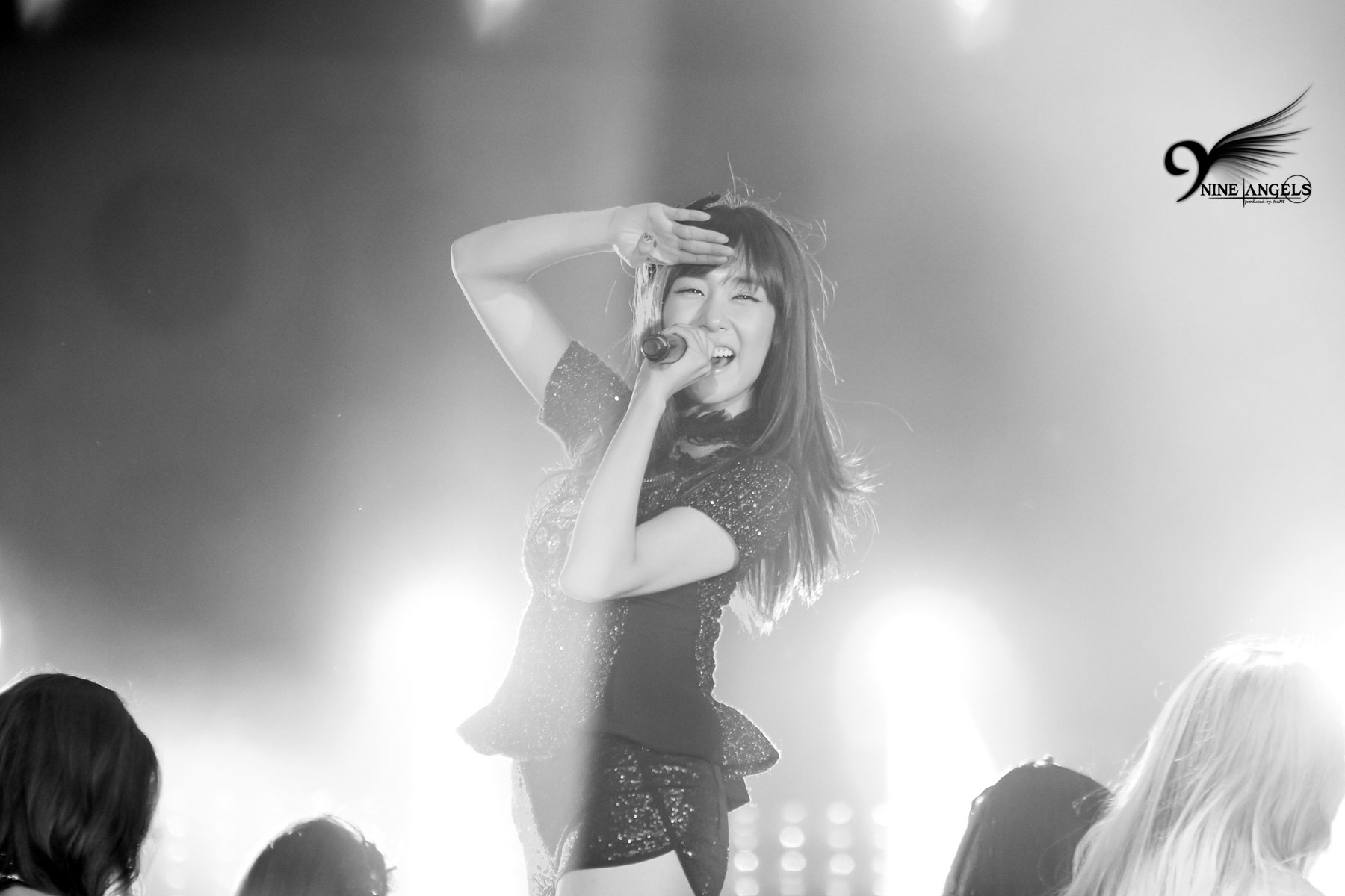 [FANYISM] [VER 9] Eye Smile(¯`'•.¸ Hoàng Mĩ Anh ¸.•'´¯) ♫ ♪ ♥ Tiffany Hwang ♫ ♪ ♥ Ngơ House - Page 15 Tiffany-yeosu-concert-1