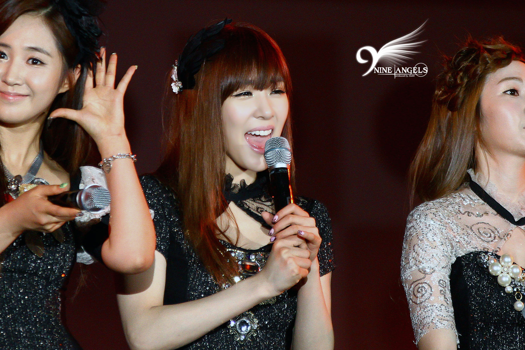 [FANYISM] [VER 9] Eye Smile(¯`'•.¸ Hoàng Mĩ Anh ¸.•'´¯) ♫ ♪ ♥ Tiffany Hwang ♫ ♪ ♥ Ngơ House - Page 15 Tiffany-yeosu-concert-4