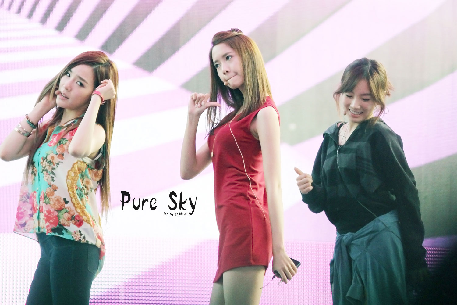 [PICS][04/09/2012] TaeTiYoon @ Korea - China Music Festival Yoona-korea-china-1