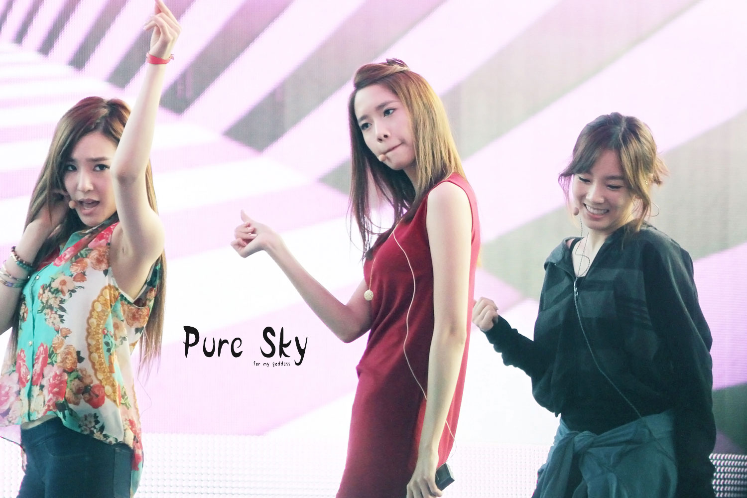 [PICS][04/09/2012] TaeTiYoon @ Korea - China Music Festival Yoona-korea-china-2