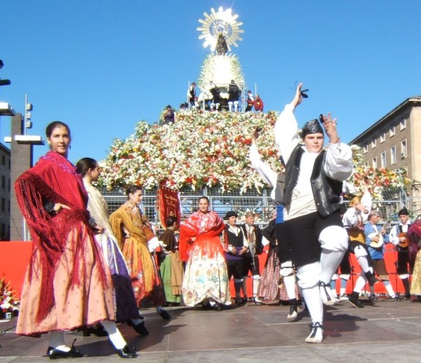 12 de Octubre Ofrenda-al-pilar