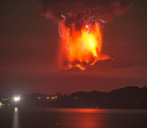 Erupcion volcan Calbuco !!!! Volcaniclightning_strip