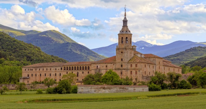 Bachelorette 13 - Rachel Lindsay - ScreenCaps -  *Sleuthing Spoilers* - Discussion   - Page 3 Monastery-of-Yuso-San-Millan-de-la-Cogolla-La-Rioja-Spain-UNESCO-World-Heritage-Site--680x360