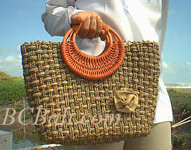 Estilos de Decoración II : Clásico, Loft, Natural, Retro, Rústico, Provenzal y Boho Chic - Página 13 Mano-de-paja-bolso-de-playa