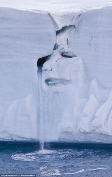 Derrumbe de glaciar de Polo Norte muestra “cara humana llorando" F200909041359582316027755
