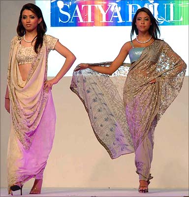 Sari Trends..! 01slid7