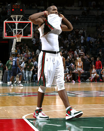 BucksWinBucksWin! - Page 6 Michael-redd-2-med