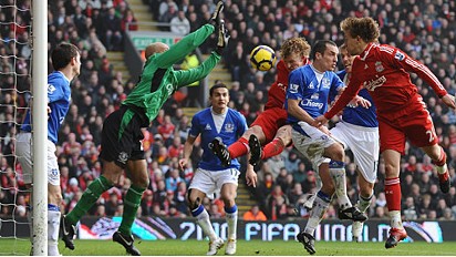 Everton vs Liverpool | Merseyside Derby Round 1 Dirk-Kuyt