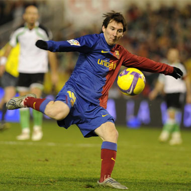 البارصا تكسب اول مبارات بثلاثية نضيفة..........+ Lionel-Messi1