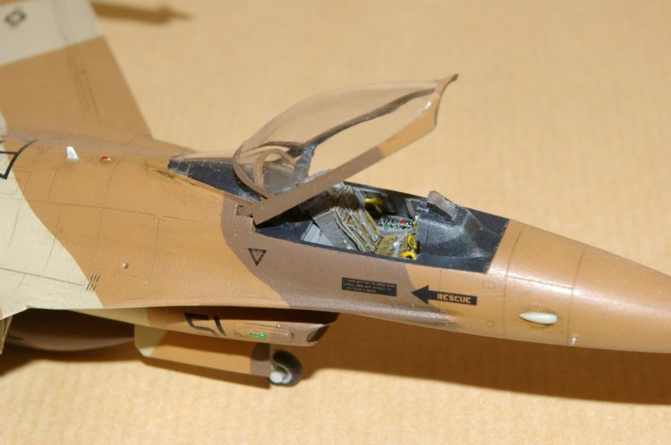 F-16A Hasegawa F16_5