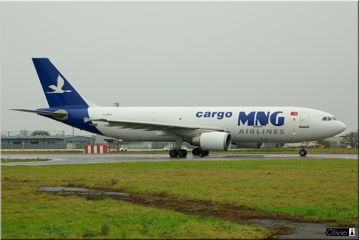 Airbus A300C-605R TC-MCA MNG Cargo Airlines le 30.12.11 - Page 2 IMGP0003