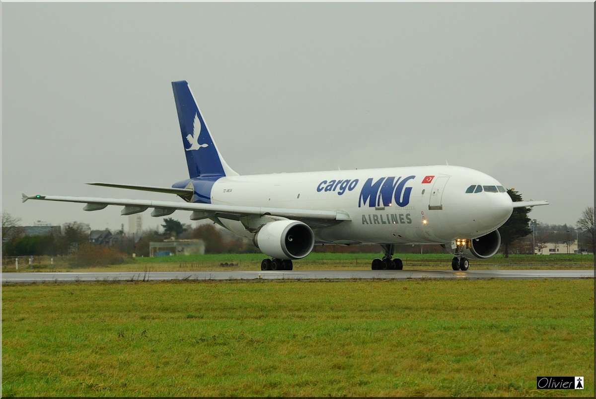 Airbus A300C-605R TC-MCA MNG Cargo Airlines le 30.12.11 - Page 2 IMGP0017