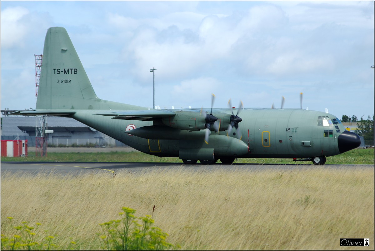 Lockheed C-130H Hercules (L-382) Tunisia - Air Force TS-MTB le 03.08.12 - Page 2 IMGP2463