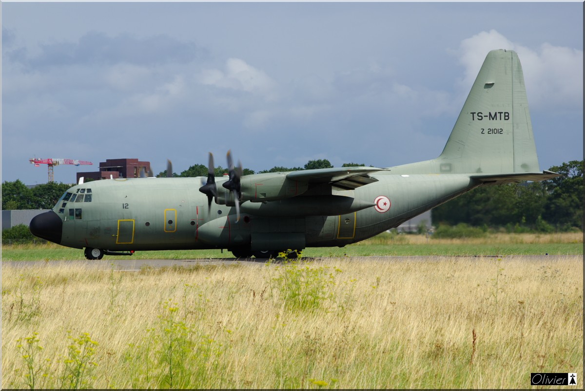 Lockheed C-130H Hercules (L-382) Tunisia - Air Force TS-MTB le 03.08.12 - Page 2 IMGP2478