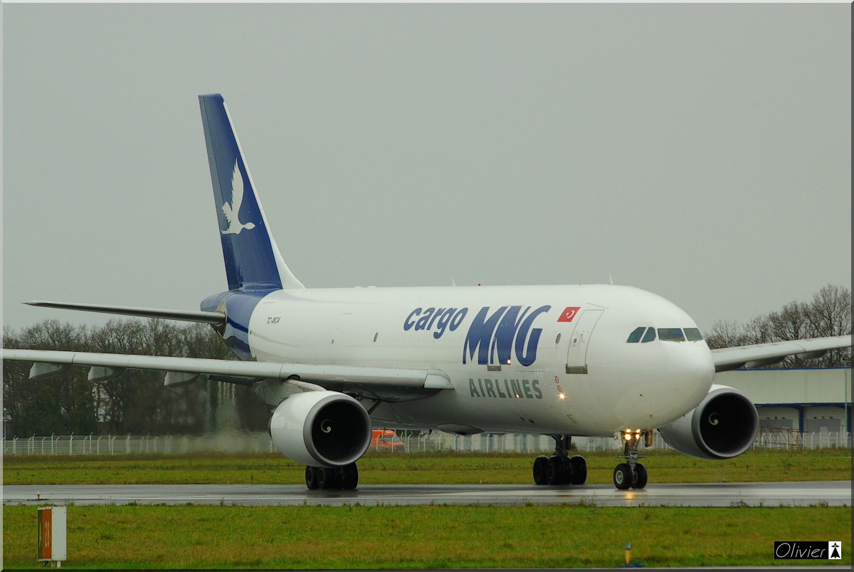 Airbus A300C-605R TC-MCA MNG Cargo Airlines le 30.12.11 - Page 2 IMGP9994