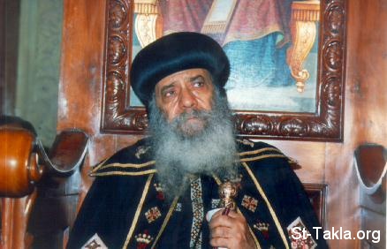 صور قداسة البابا شنودة Www-St-Takla-org__CopticPope-Shenouda-3rd-Prayers-252