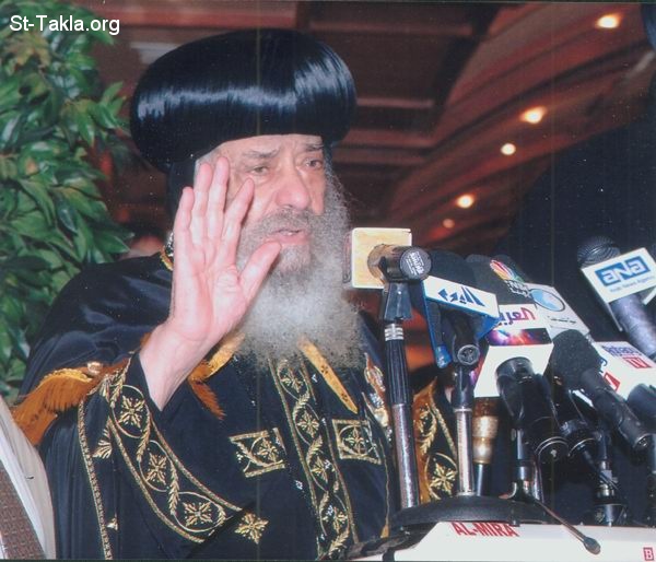 مجموعة صور لقداسة البابا شنودة  Www-St-Takla-org__Coptic-Pope-Shenooda-III-Interviews-004