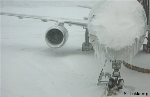 قصة العاصفة الثلجية  	الإستعداد للموت - الآخرة - التضحية Www-St-Takla-org___Iced-Plane