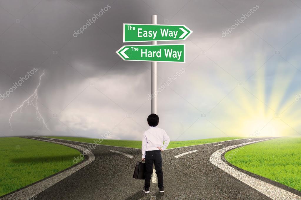 Que es facil y que es dificil para ti Depositphotos_35878475-Little-boy-looking-at-sign-of-easy-vs-hard-way