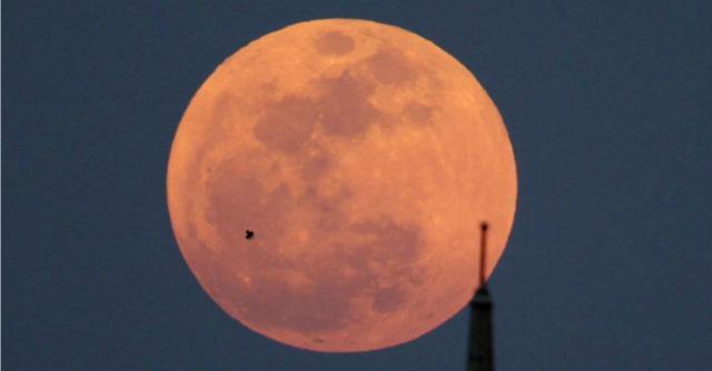 Superluna: piu' grande e piu' luminosa, tutti col naso all'insu Superluna-6401