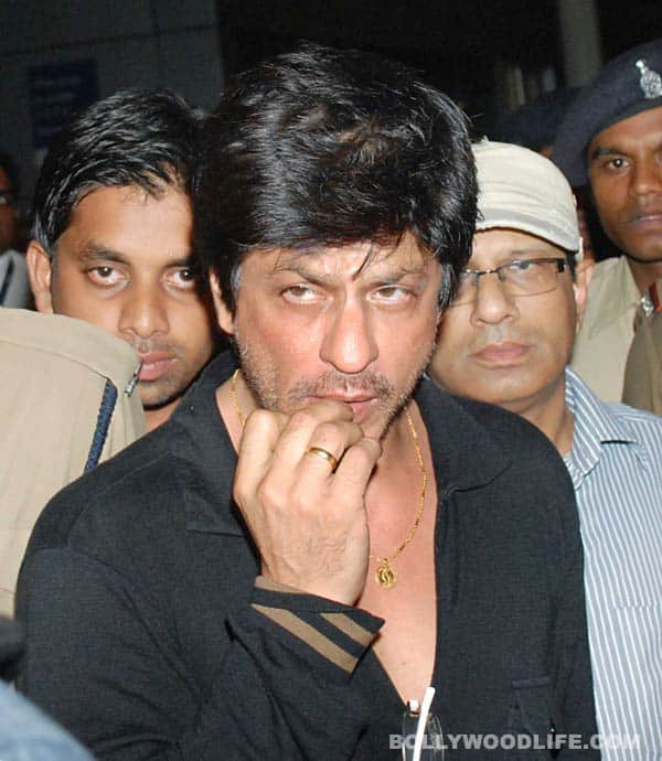   صور شاروخان وجوهي شاولا أثناء عودتهم  في مطار مومباي Shahrukh-khan-1-300512120530141159