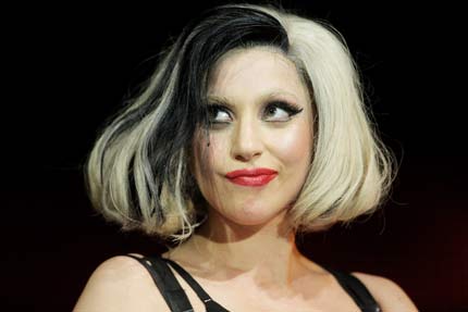 ** The Lady Gaga Picture Thread ** Lady-Gaga-Black-and-White-Hair